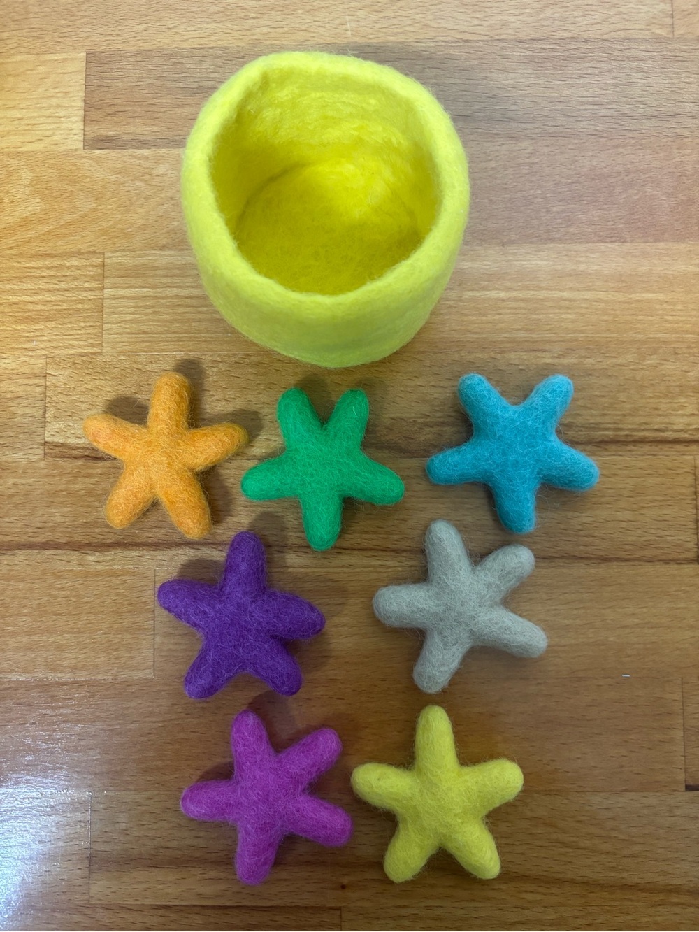 Lovevery Felt Starfish Sorting Set Montessori Toy with Bowl – 7 Piece Set